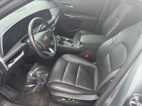 Used 2024 Cadillac XT4 Luxury w/ Cold Weather Package AWD/4WD image 9