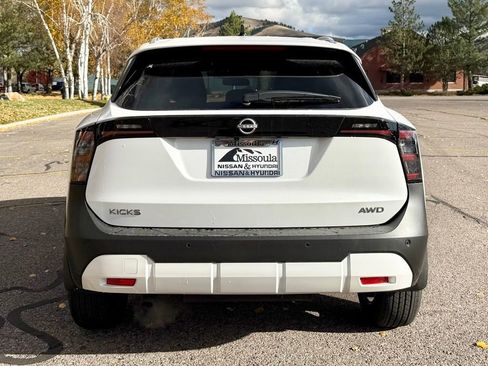 New 2026 Nissan Kicks SV w/ Illumination Package image 9