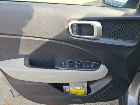 Used 2023 Hyundai Venue SEL image 10