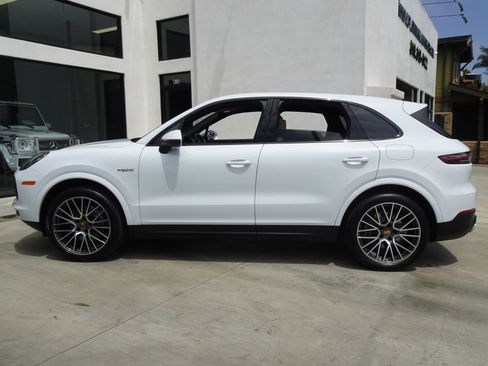 Used 2021 Porsche Cayenne E-Hybrid AWD/4WD image 3