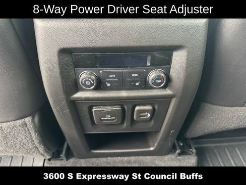 Used 2023 Chevrolet Traverse Premier AWD/4WD image 19