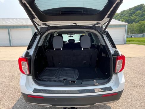 Used 2021 Ford Explorer XLT w/ Equipment Group 202A AWD/4WD image 9