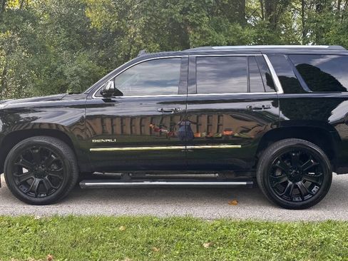 Used 2019 GMC Yukon Denali w/ Denali Ultimate Package AWD/4WD image 3