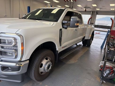 Used 2025 Ford F350 Lariat w/ Lariat Ultimate Package AWD/4WD image 6