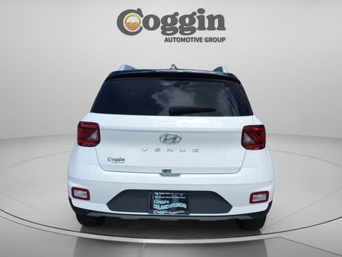 Certified 2026 Hyundai Venue SEL FWD image 4