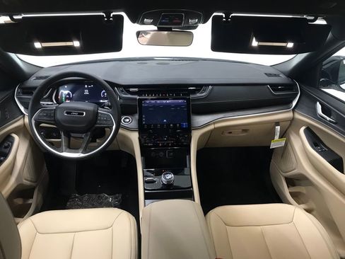 New 2025 Jeep Grand Cherokee L Limited image 33