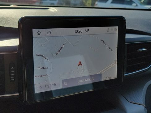 Used 2022 Ford Explorer XLT w/ Equipment Group 202A image 12