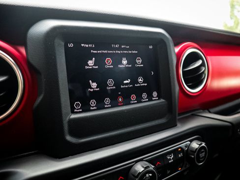Used 2021 Jeep Gladiator Rubicon w/ Cold Weather Group AWD/4WD image 23