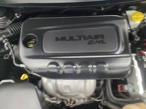 Used 2019 Jeep Cherokee Latitude Plus w/ Comfort/Convenience Group image 30