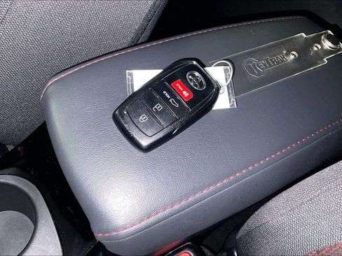 Used 2025 Toyota Corolla SE w/ Convenience Package FWD image 13