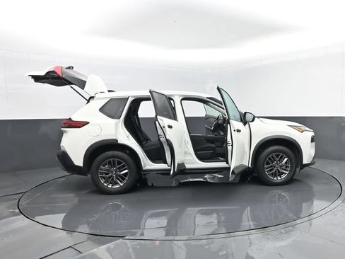 Used 2023 Nissan Rogue S AWD/4WD image 27