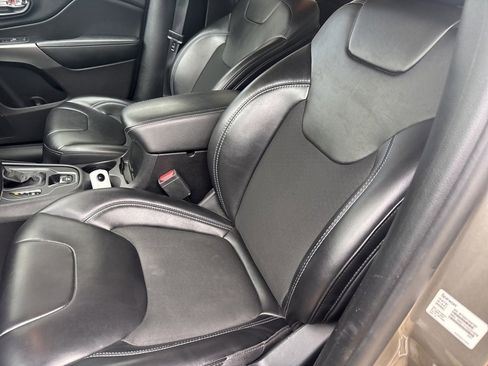 Used 2020 Jeep Cherokee Latitude Plus w/ Cold Weather Group image 22