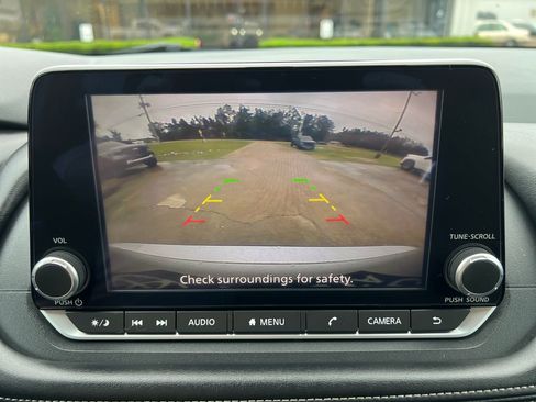 Used 2024 Nissan Rogue S AWD/4WD image 22