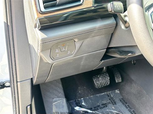 Used 2025 Volkswagen Atlas SE image 10