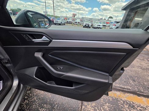 Used 2019 Volkswagen Jetta SE FWD image 45