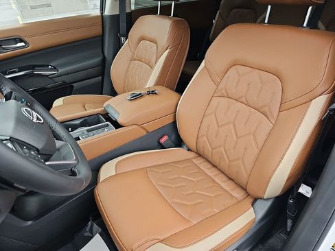 New 2026 Nissan Pathfinder Platinum FWD image 20