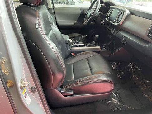 Used 2020 Toyota Tacoma SR5 image 45