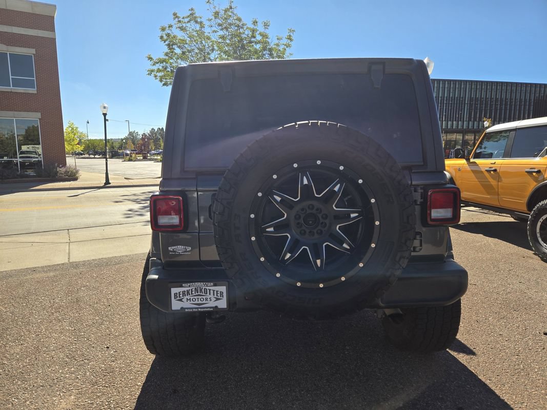 Used 2019 Jeep Wrangler Unlimited Sahara AWD/4WD image 8