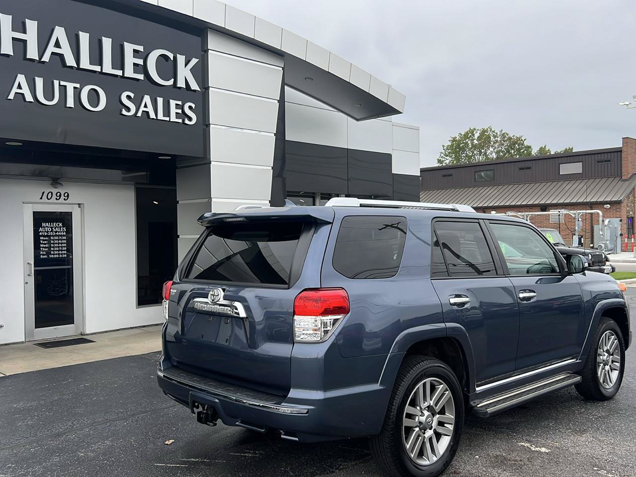 Used 2010 Toyota 4Runner Limited AWD/4WD image 5
