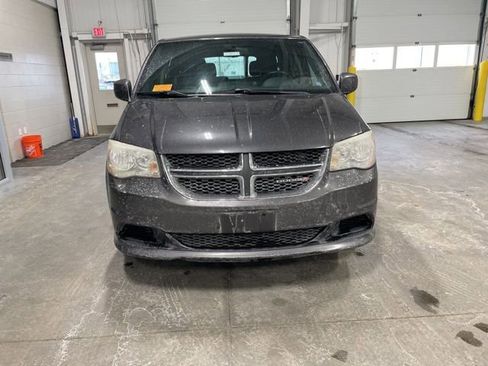 Used 2014 Dodge Grand Caravan SE image 2
