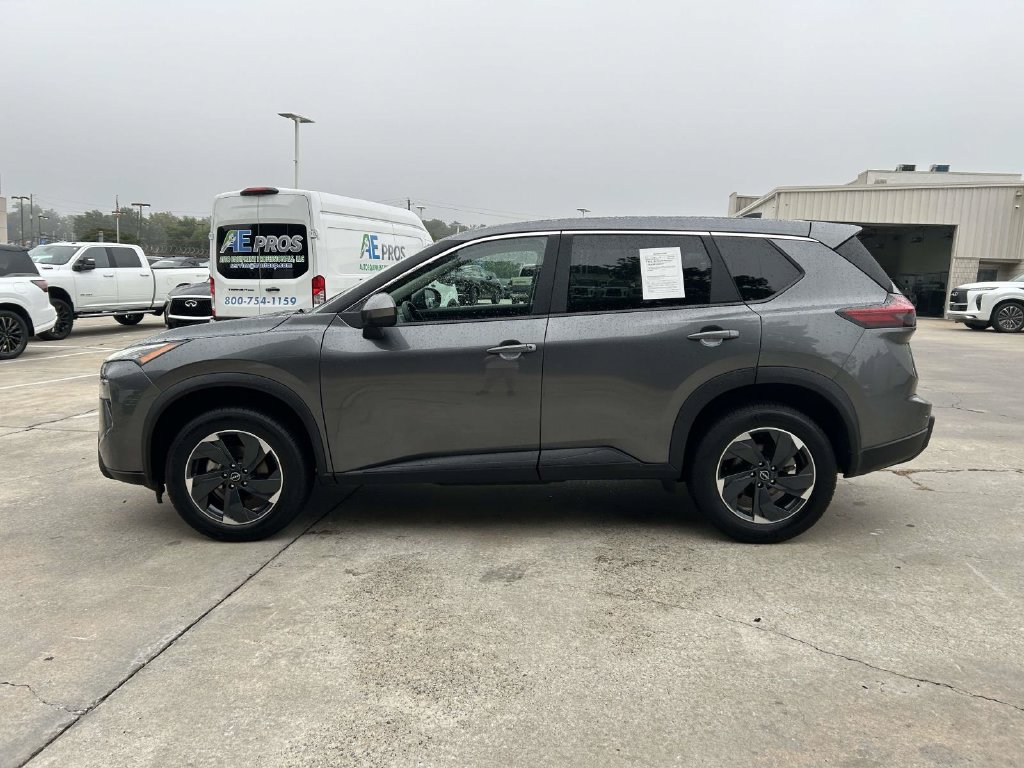 Used 2025 Nissan Rogue SV AWD/4WD image 5