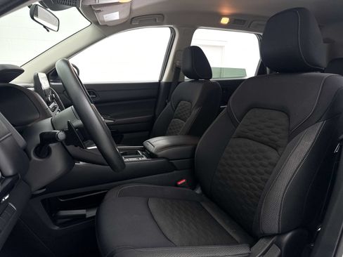 Used 2024 Nissan Pathfinder S FWD image 19
