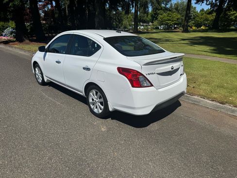 Used 2015 Nissan Versa w/ SL Tech Package FWD image 3