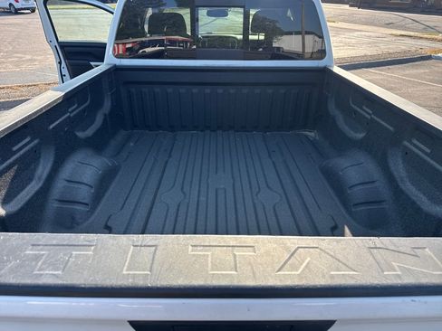 Used 2018 Nissan Titan SV w/ SV Convenience Package AWD/4WD image 35