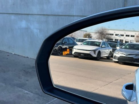 Used 2025 Volkswagen Taos SE image 20