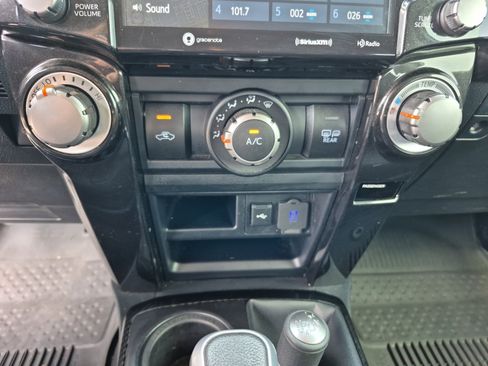 Used 2023 Toyota 4Runner TRD Off-Road Premium AWD/4WD image 31
