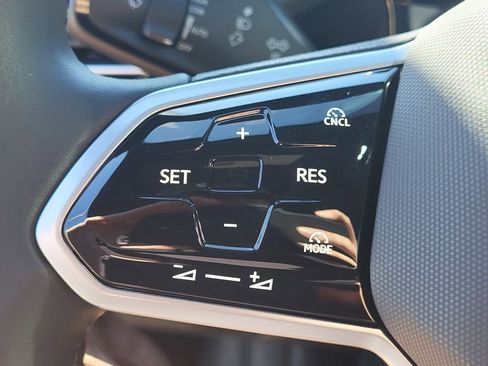 New 2025 Volkswagen ID.4 Pro image 31