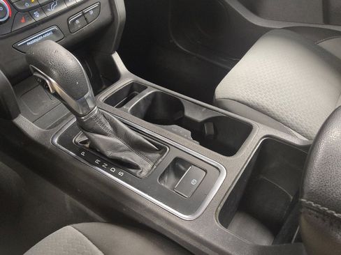 Used 2018 Ford Escape SE w/ SE Sync 3 Package AWD/4WD image 26