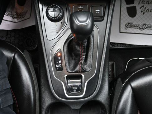 Used 2019 Jeep Cherokee Trailhawk w/ Cold Weather Group image 29