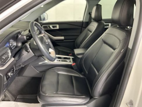 Used 2023 Ford Explorer XLT w/ Equipment Group 202A AWD/4WD image 9