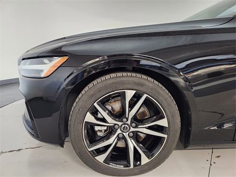 Used 2024 Volvo S60 B5 Core image 11