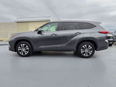 Used 2023 Toyota Highlander XLE FWD image 6