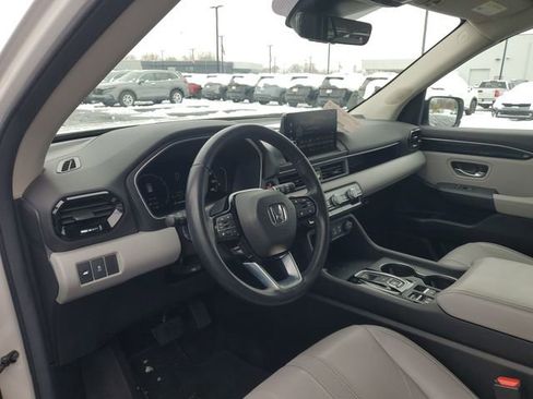 Used 2025 Honda Pilot EX-L image 18