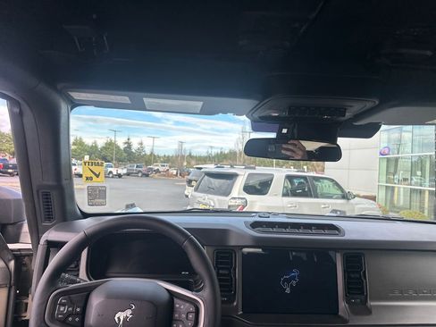 Used 2025 Ford Bronco Badlands image 12