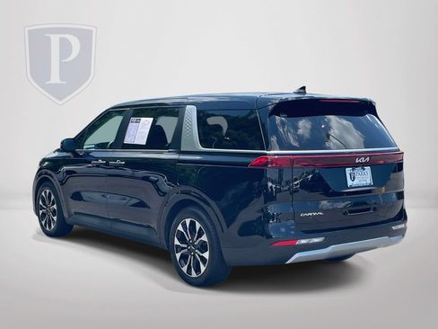 Used 2024 Kia Carnival EX FWD image 6