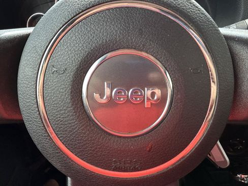 Used 2018 Jeep Wrangler Sahara w/ Connectivity Group AWD/4WD image 17