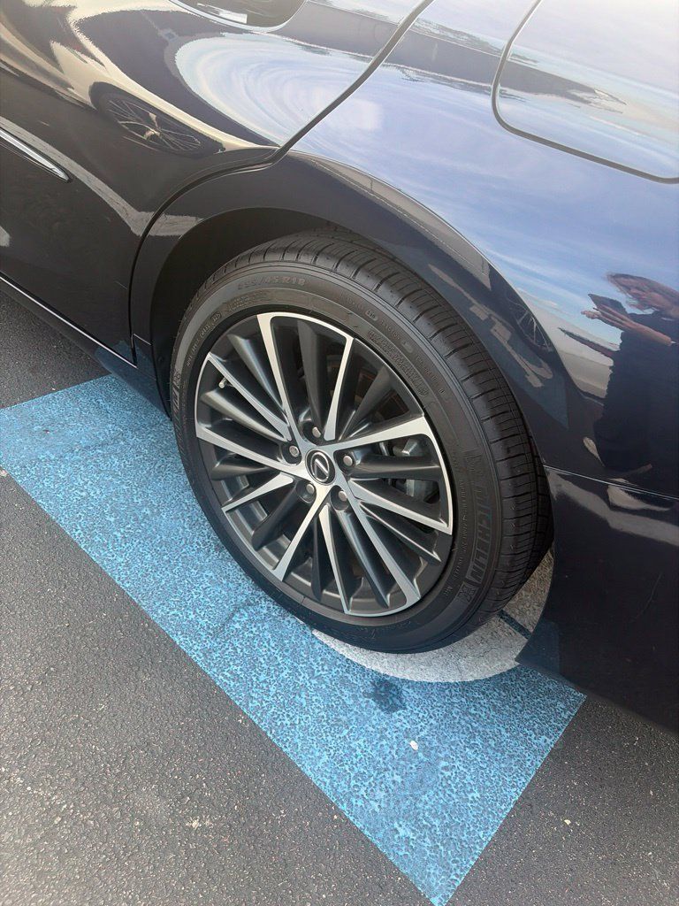 Used 2025 Lexus ES 300h w/ Premium Package FWD image 5