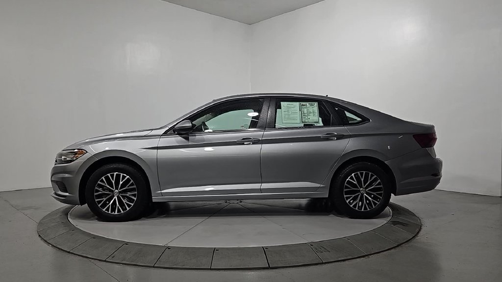 Used 2021 Volkswagen Jetta SE FWD image 2