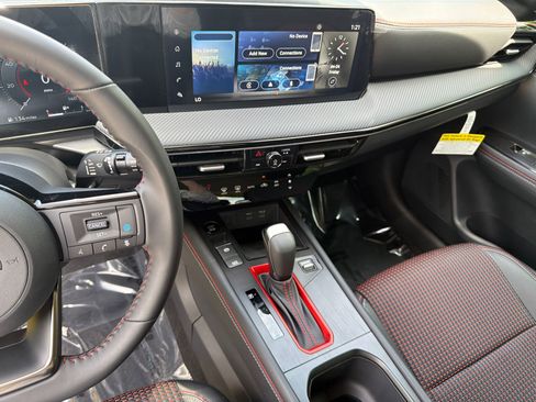 Used 2025 Nissan Kicks SR FWD image 27