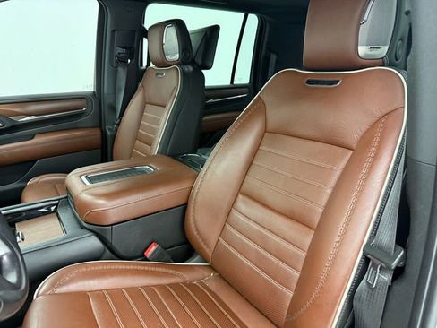 Used 2023 GMC Yukon XL Denali Ultimate image 12