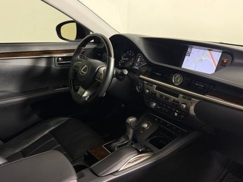 Used 2018 Lexus ES 350 w/ Luxury Package w/Wood Trim FWD image 16