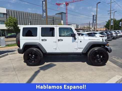 Used 2017 Jeep Wrangler Unlimited Rubicon w/ Cold Weather Group AWD/4WD image 2