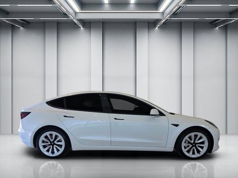 Used 2023 Tesla Model 3 Standard Range RWD image 4