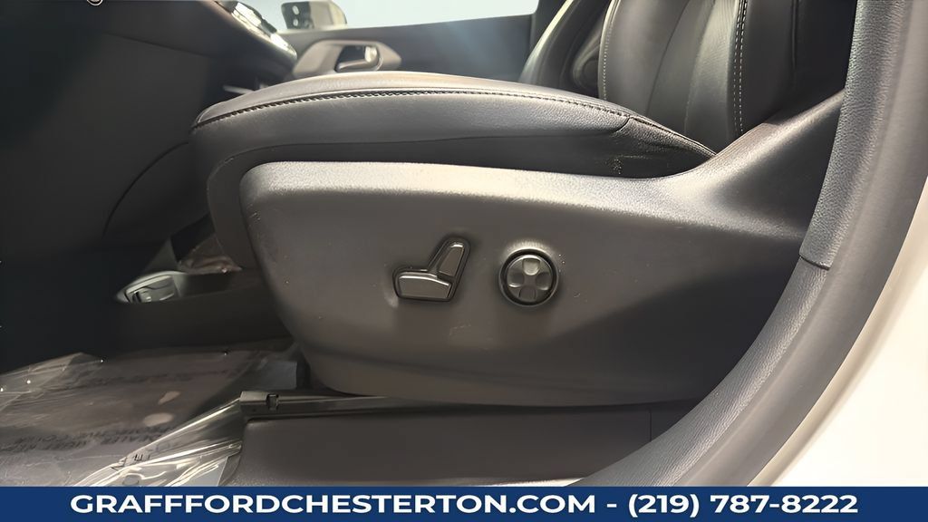 Used 2024 Chrysler Pacifica Limited FWD image 15