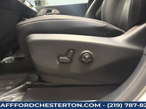Used 2024 Chrysler Pacifica Limited FWD image 15