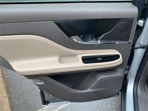 Used 2023 Lincoln Corsair FWD image 11